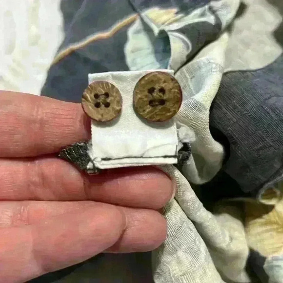 Tommy Bahama 100% Silk Hawaiian Floral Button Down Shirt. Men’s Size Large - Picture 10 of 10